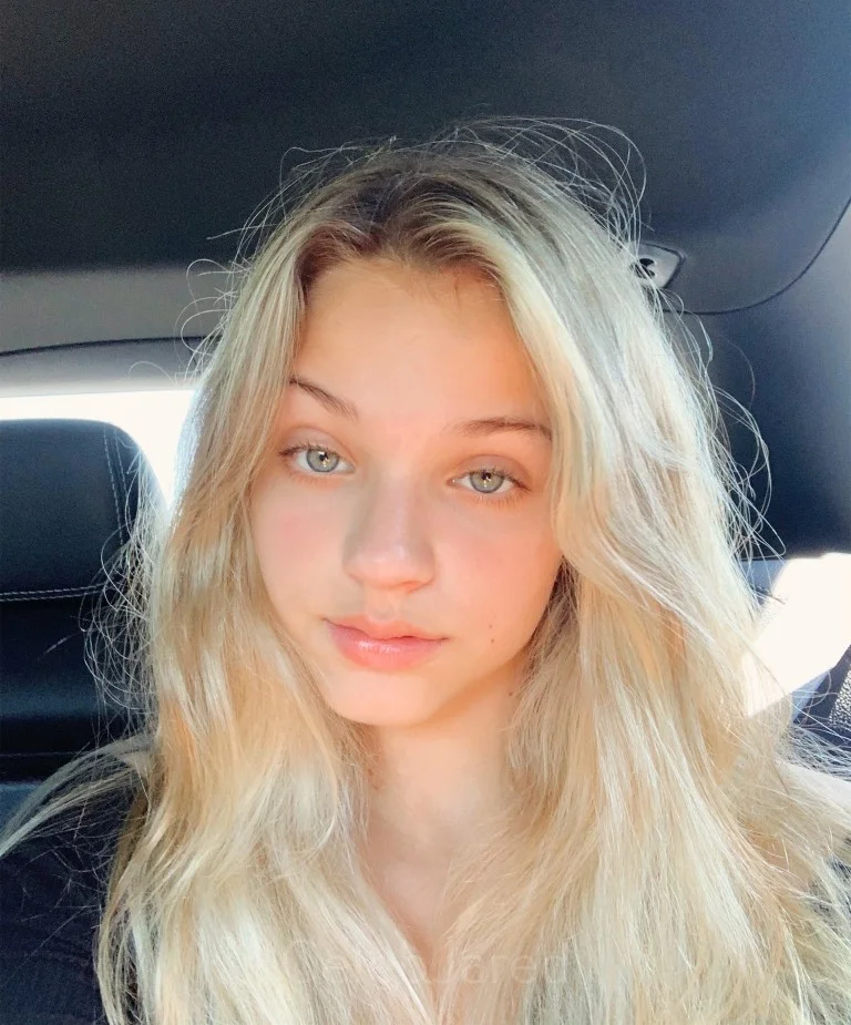 Sofia L 19y